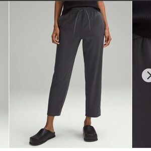 Lululemon Tapered-Leg Mid-Rise Pant 7/8 Length *Luxtreme size large black